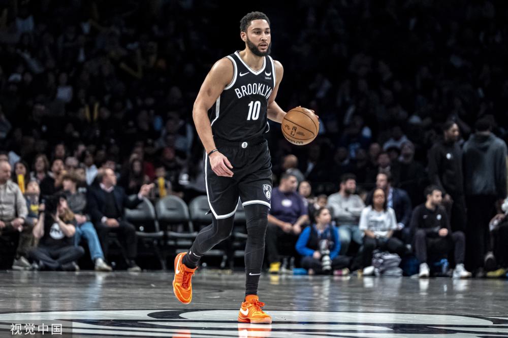 表现吸引了 表现吸引了